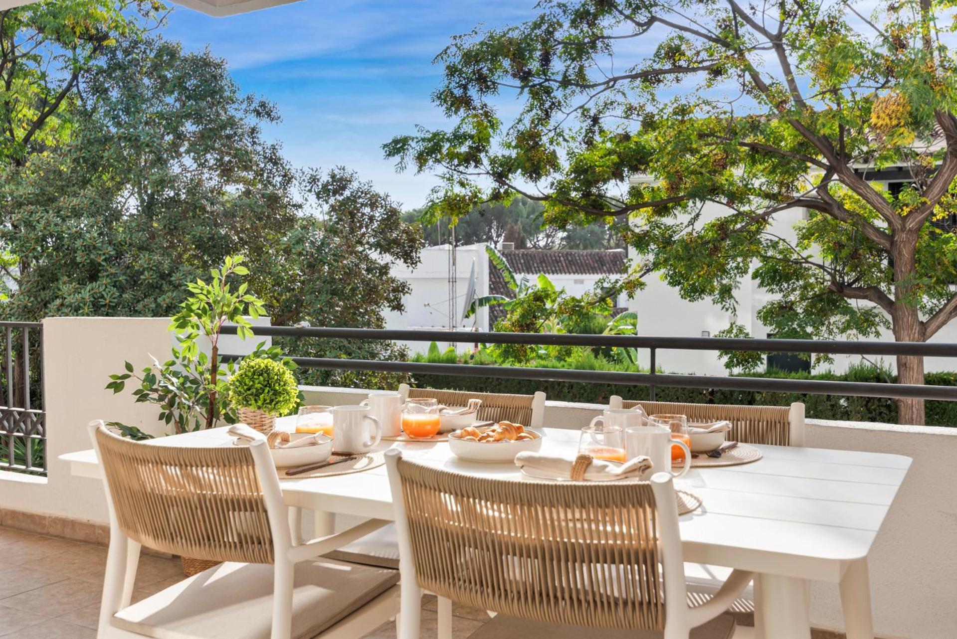 2 Bedroom In Medina Garden Apartamento Marbella