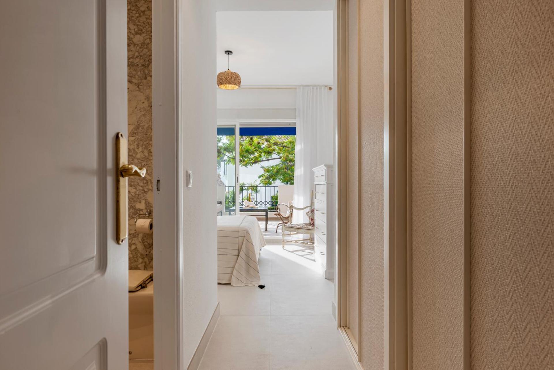 2 Bedroom In Medina Garden Apartamento Marbella